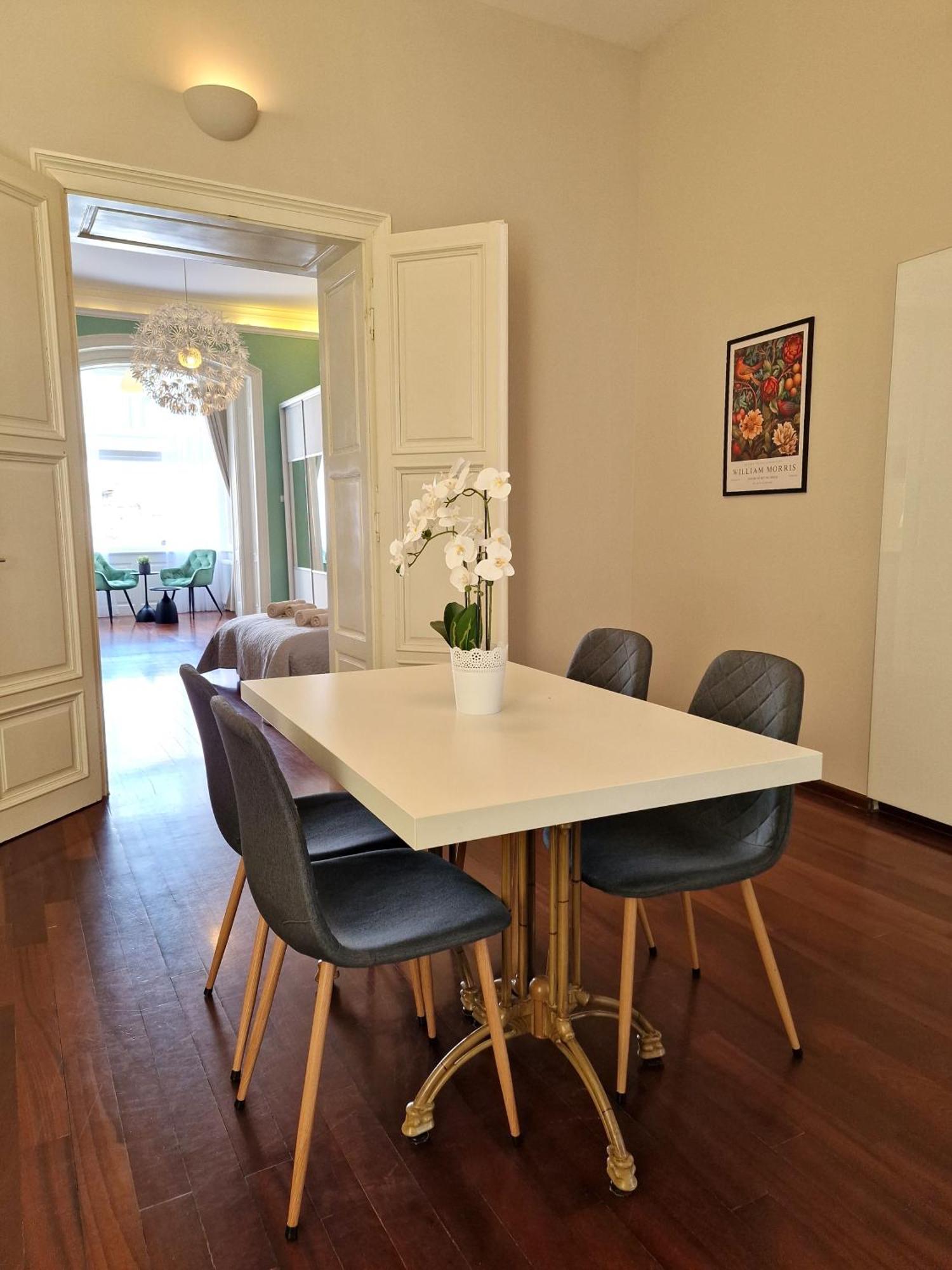 Apartment Exclusive View Cvjetni Trg Zagreb Eksteriør billede